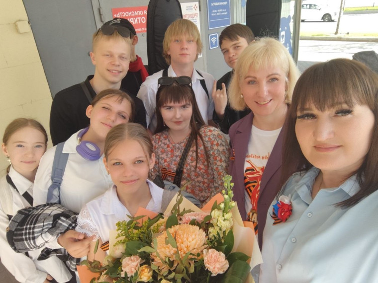 Читают дети о Победе.